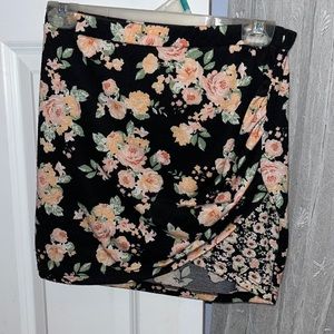 Floral mini skirt. Size small